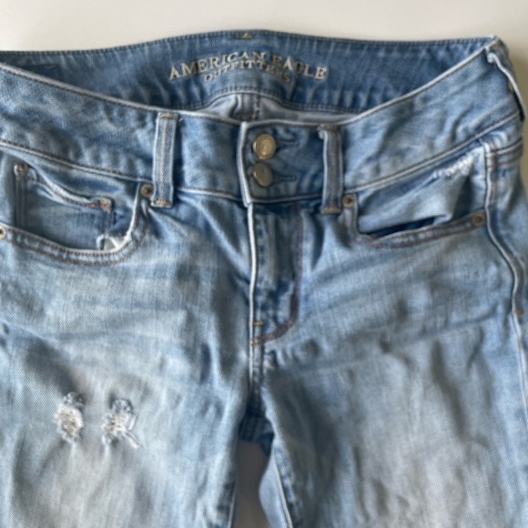 Size 2 American eagle jeans. Just pulled tags off and they didn’t fit:( - Picture 3 of 3